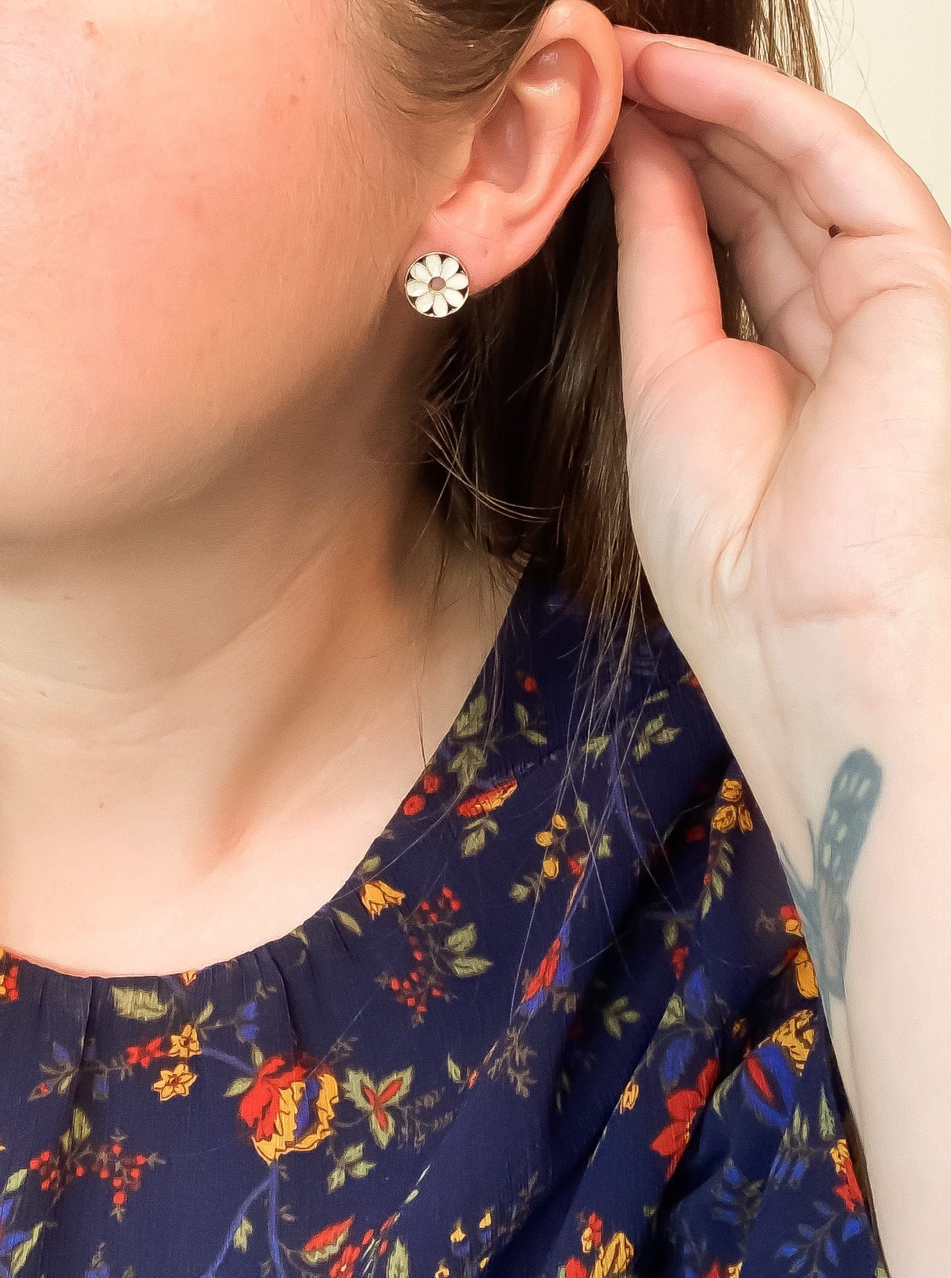Flower Power Stud Earrings in White & Black