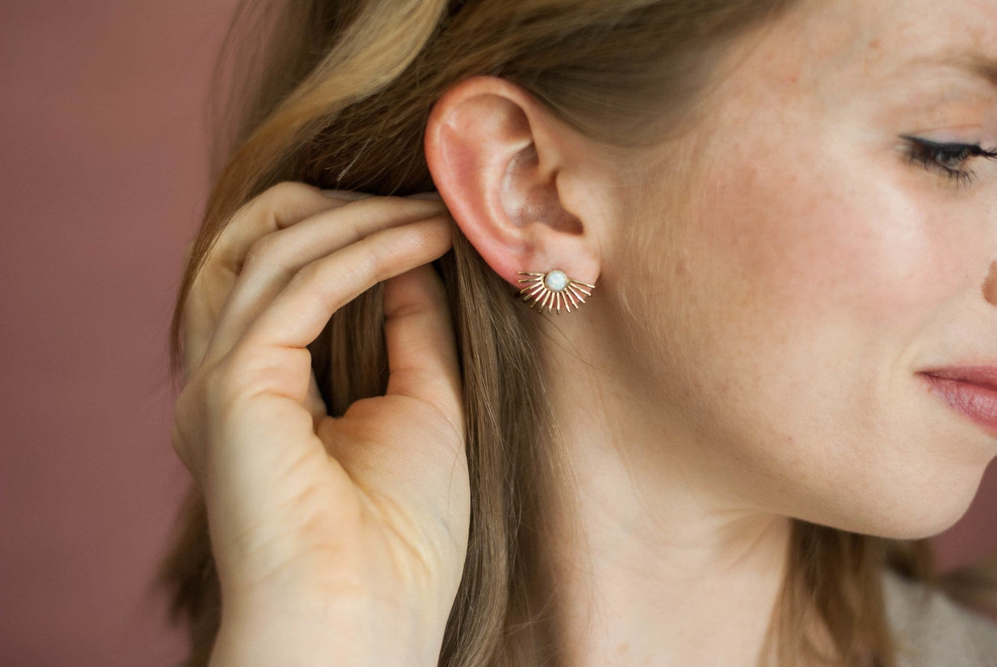 Beam Stud Earrings in Onyx