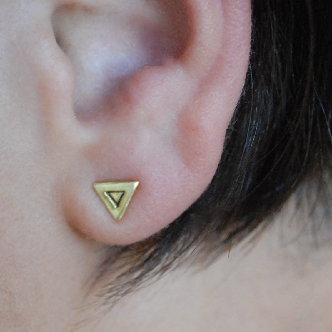 Light triangle studs