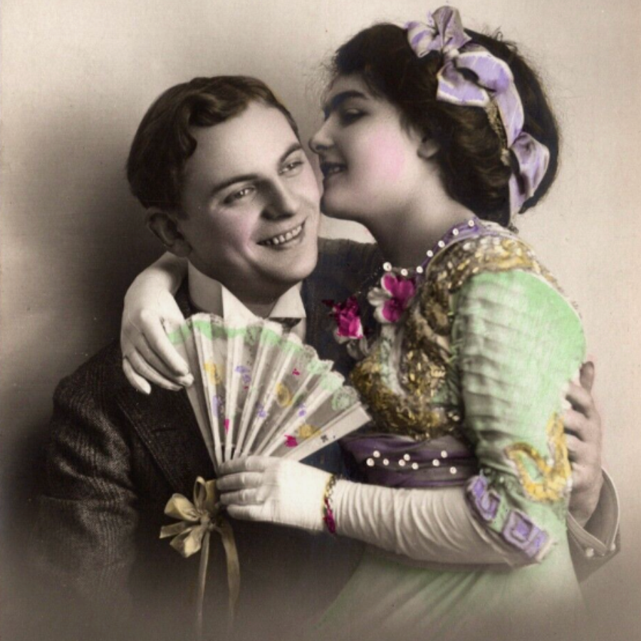 Whispering in the Library Literary Scent