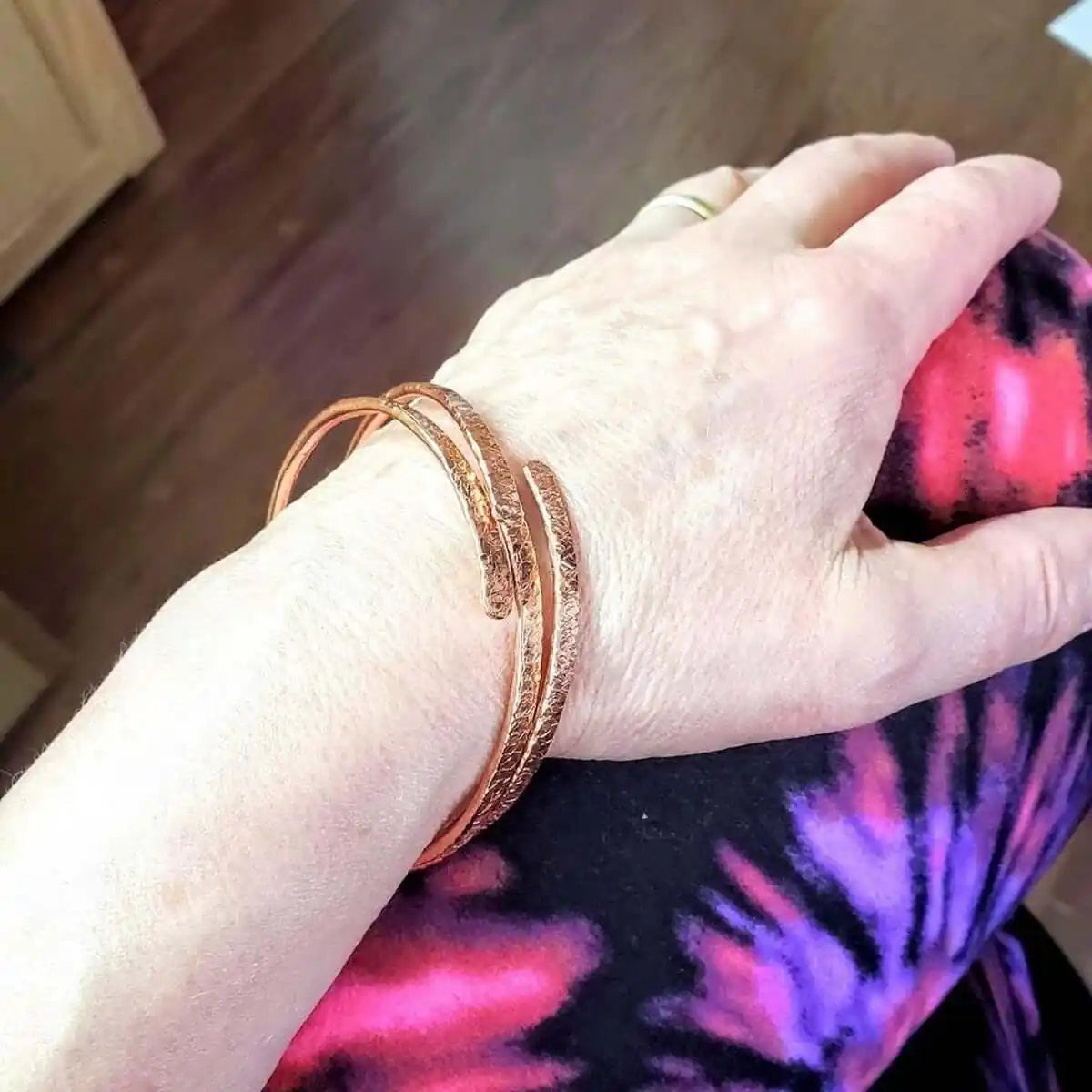 Unisex 8 Gauge Adjustable Hammered Copper Overlap Bangle