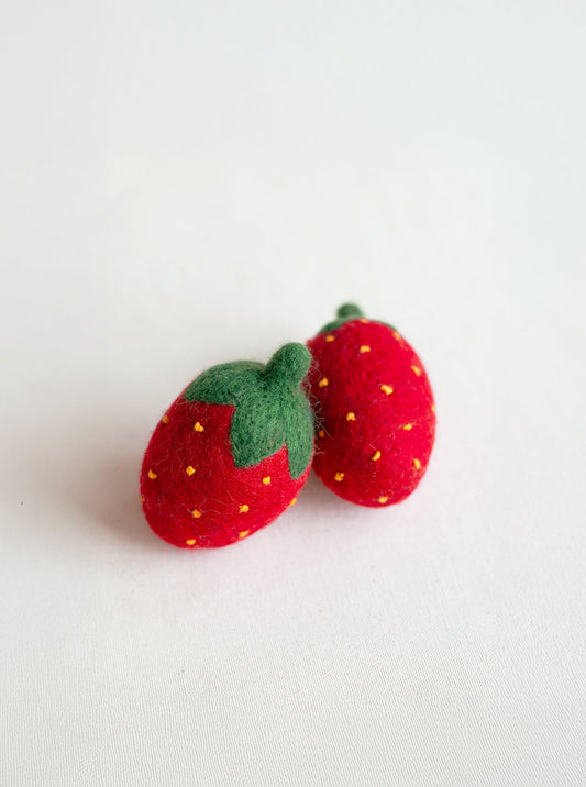RED STRAWBERRY WOOL CAT TOY SET