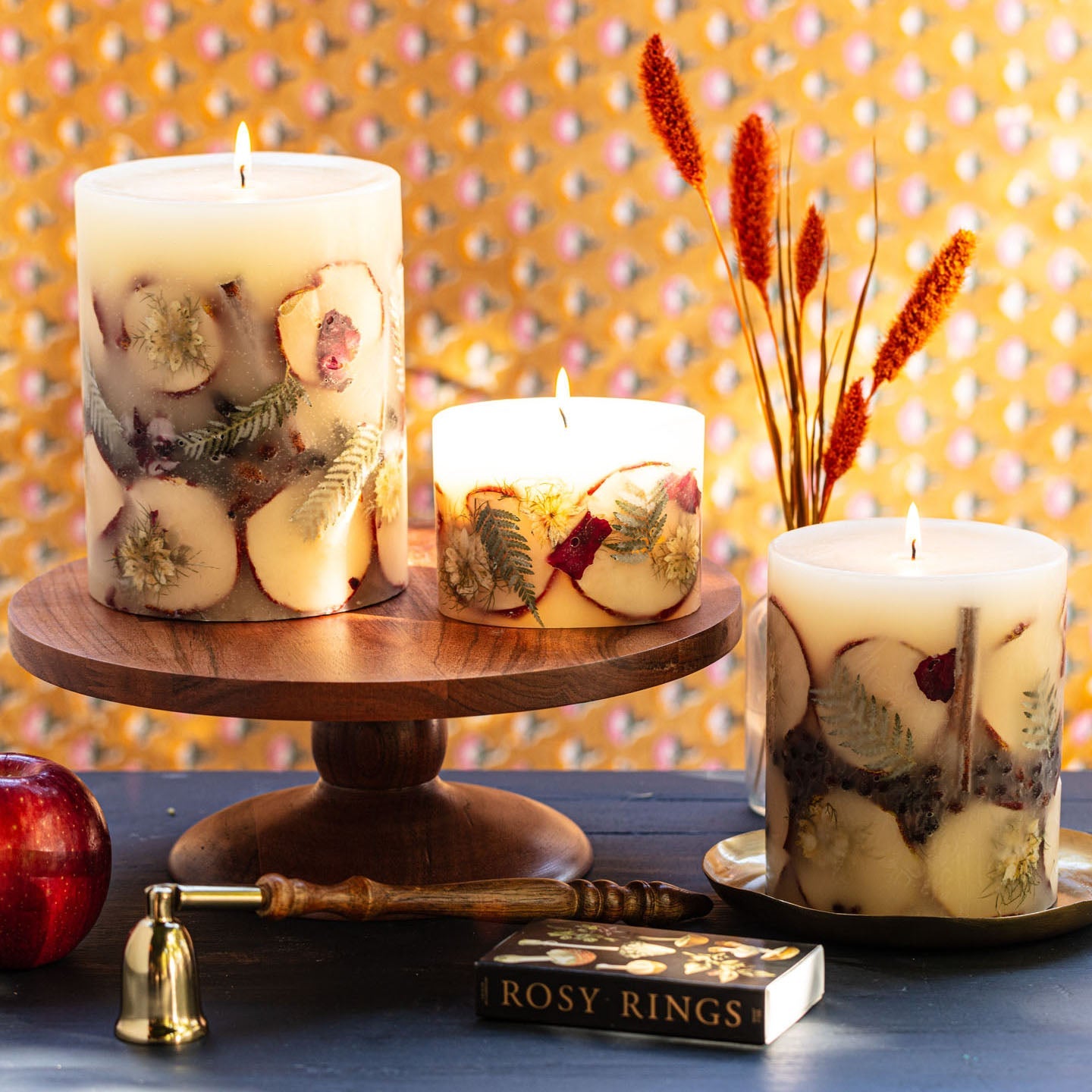 Signature Botanical Candle - Spicy Apple