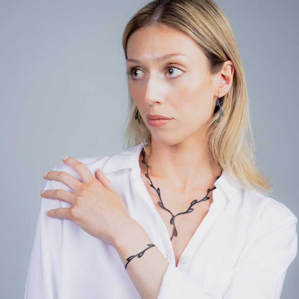 Sweet Ivy V Lariat Necklace